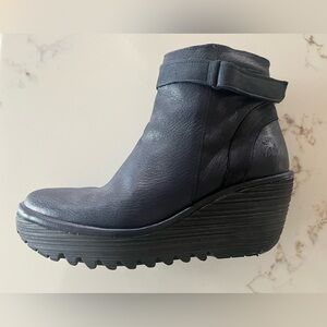 London Fly royal blue leather zip up wedge